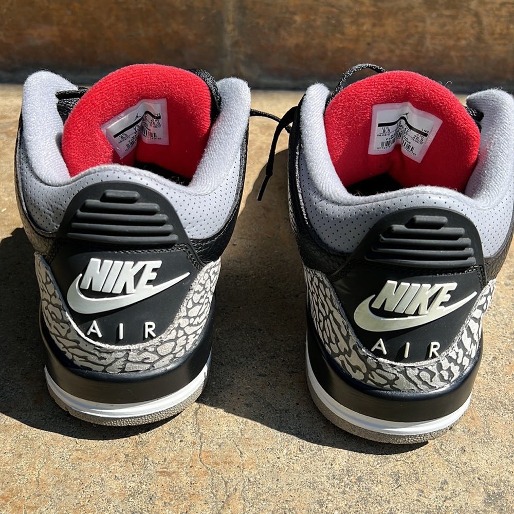 Nike Air Jordan 3 Black Cement 2018 in excellent condition. Men’s size 8.5 - Picture 3 of 9